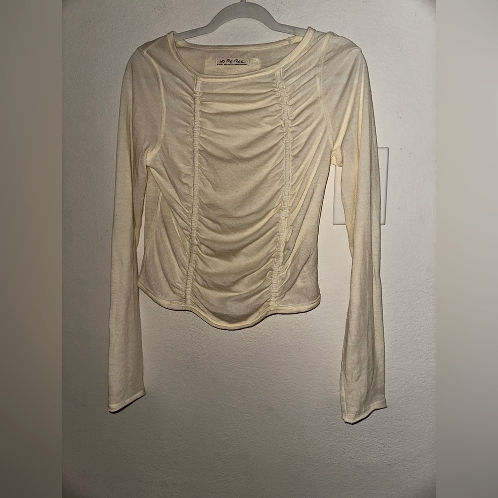 We the free women’s cream ruched light weight long sleeve top M fall winter